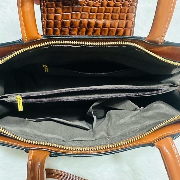 Purse - Picture 3 of 10